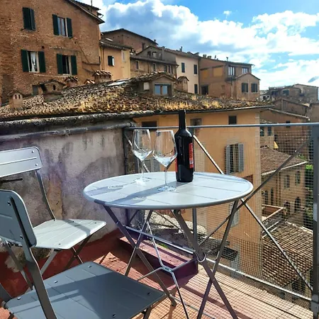 Alba -vista Unica Con Terrazza- Sienne