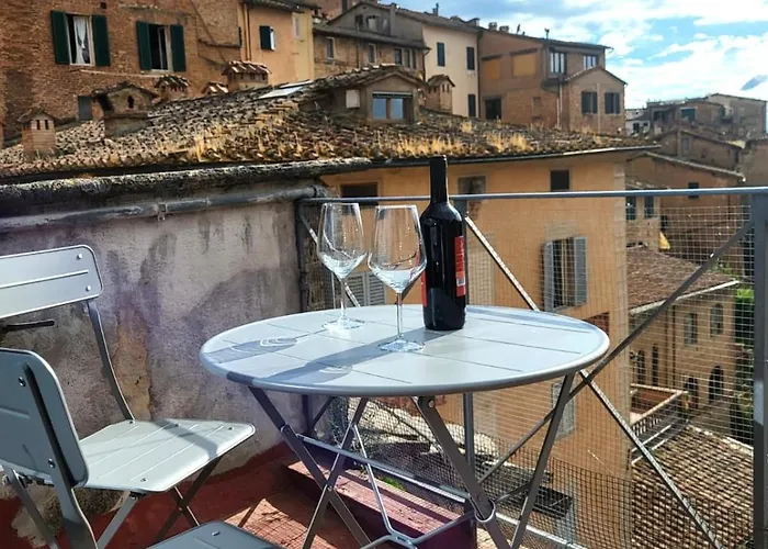 Alba -vista Unica Con Terrazza- 锡耶纳